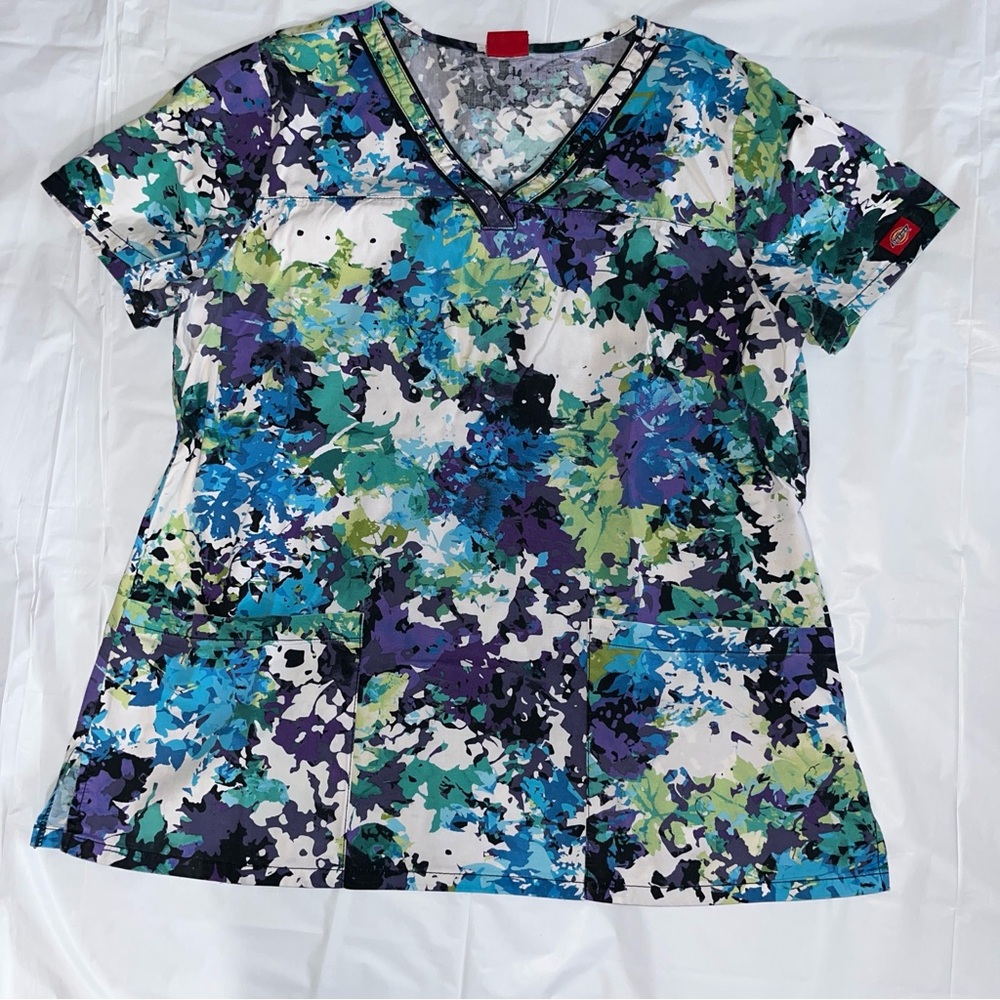 Woman’s Scrub Top L